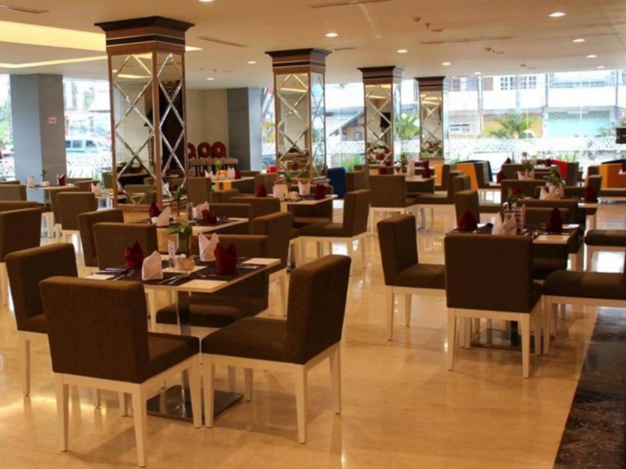Plaza Inn Kendari Zewnętrze zdjęcie