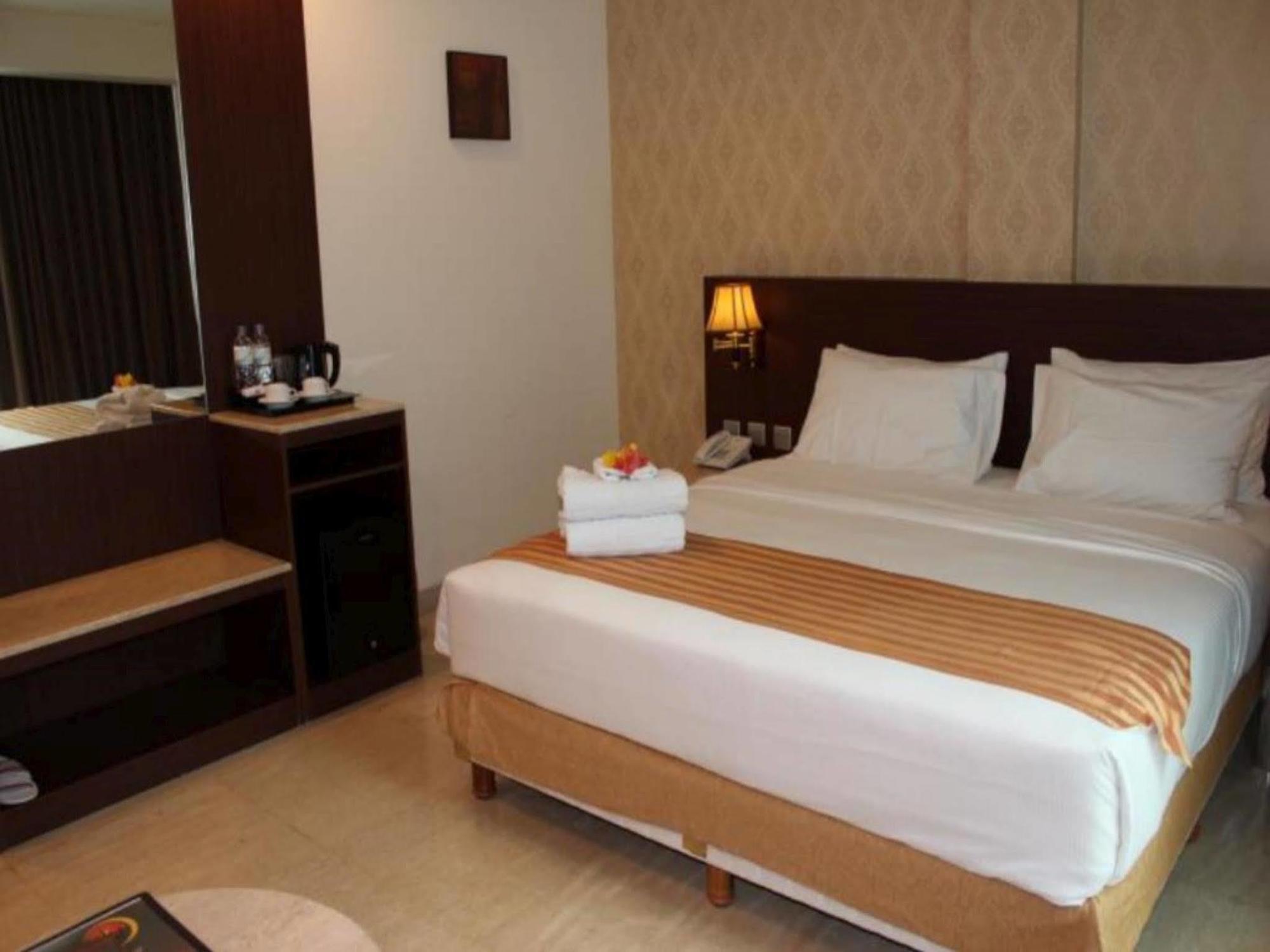 Plaza Inn Kendari Zewnętrze zdjęcie